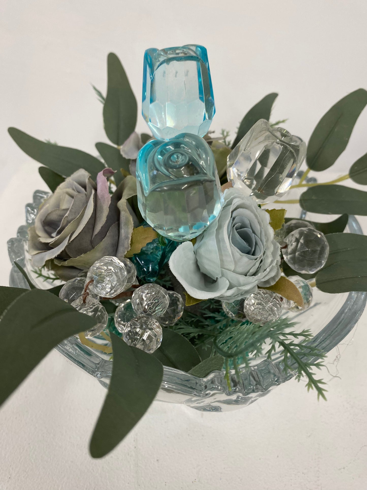 Vase en verre avec fleur et verre833