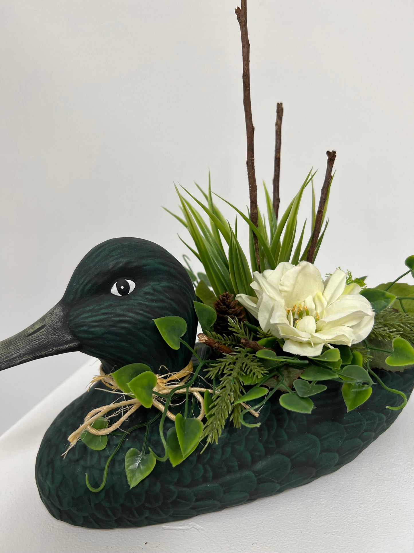 Canard en porcelaine avec fleur beige 2015